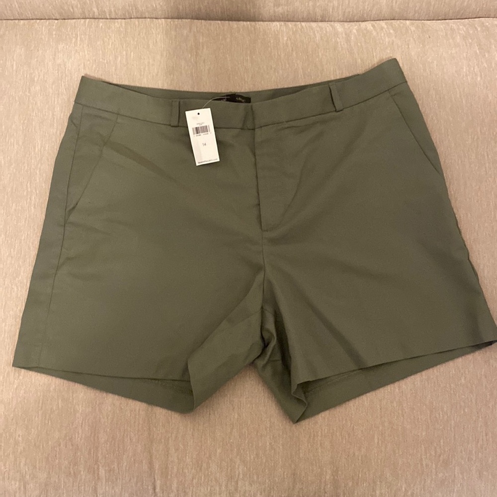 Gap 4 Pocket Dress Shorts